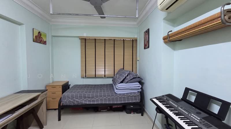 664B Jurong West Street 64 HDB Flat For Sale at S$ 699,000 | PropertyGuru Singapore - Bedroom