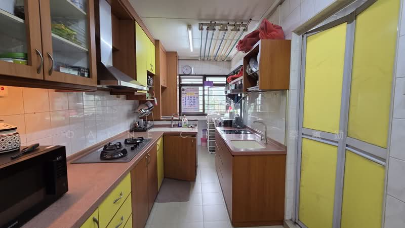 664B Jurong West Street 64 HDB Flat For Sale at S$ 699,000 | PropertyGuru Singapore - Kitchen