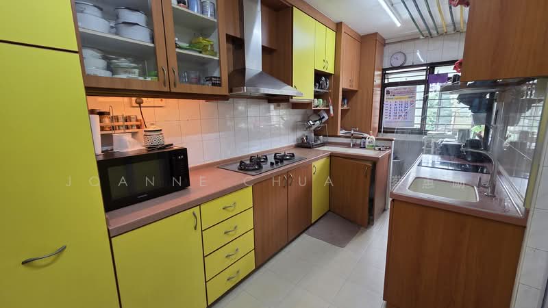 664B Jurong West Street 64 HDB Flat For Sale at S$ 699,000 | PropertyGuru Singapore - Kitchen