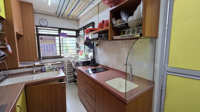 664B Jurong West Street 64 HDB Flat For Sale at S$ 699,000 | PropertyGuru Singapore - Kitchen