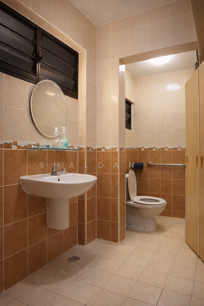 648 Ang Mo Kio Avenue 5 HDB Flat For Sale at S$ 730,000 | PropertyGuru Singapore - Bathroom
