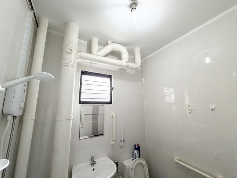 244 Tampines Street 21 HDB Flat For Sale at S$ 525,000 | PropertyGuru Singapore - Bathroom