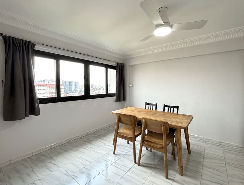 627 Hougang Avenue 8 HDB Flat For Sale at S$ 858,000 | PropertyGuru Singapore - Dining Room