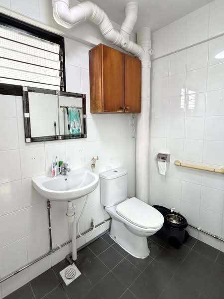 627 Hougang Avenue 8 HDB Flat For Sale at S$ 858,000 | PropertyGuru Singapore - Bathroom