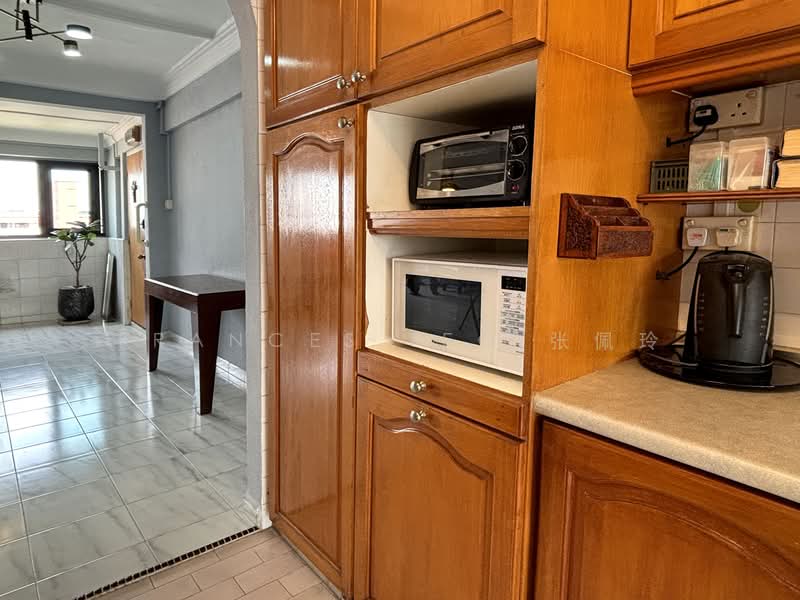 627 Hougang Avenue 8 HDB Flat For Sale at S$ 858,000 | PropertyGuru Singapore - Kitchen