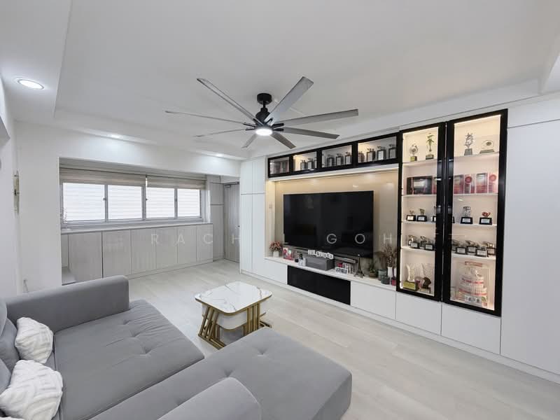 234 Choa Chu Kang Central HDB Flat For Sale at S$ 680,000 | PropertyGuru Singapore - Living Room