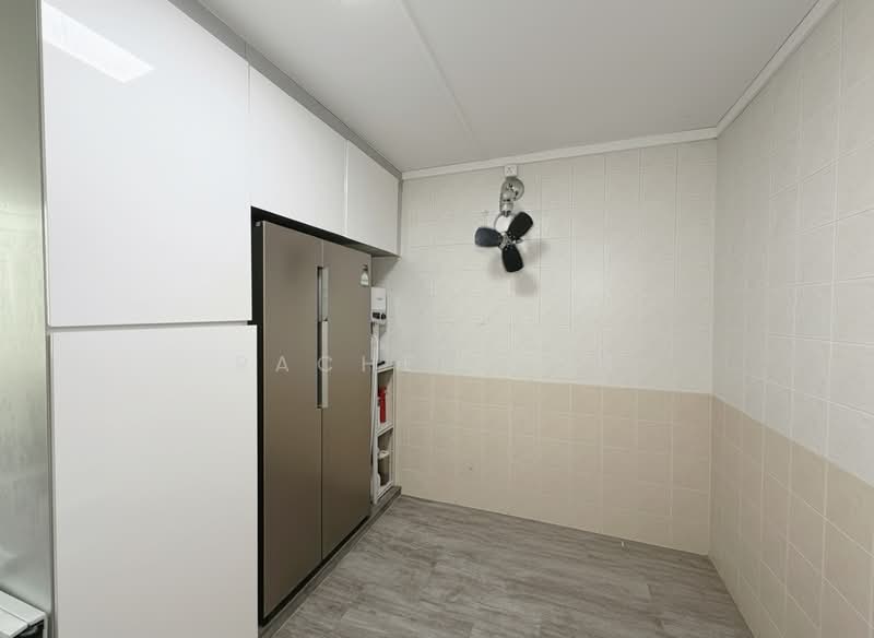 234 Choa Chu Kang Central HDB Flat For Sale at S$ 680,000 | PropertyGuru Singapore - Kitchen