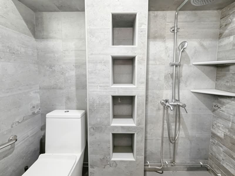 234 Choa Chu Kang Central HDB Flat For Sale at S$ 680,000 | PropertyGuru Singapore - Bathroom