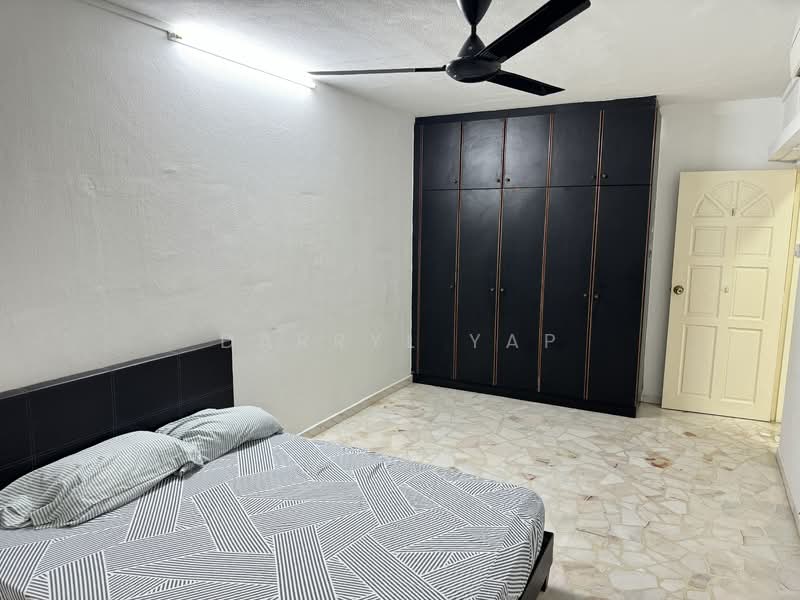 860 Yishun Avenue 4 HDB Flat For Sale at S$ 788,000 | PropertyGuru Singapore - Bedroom