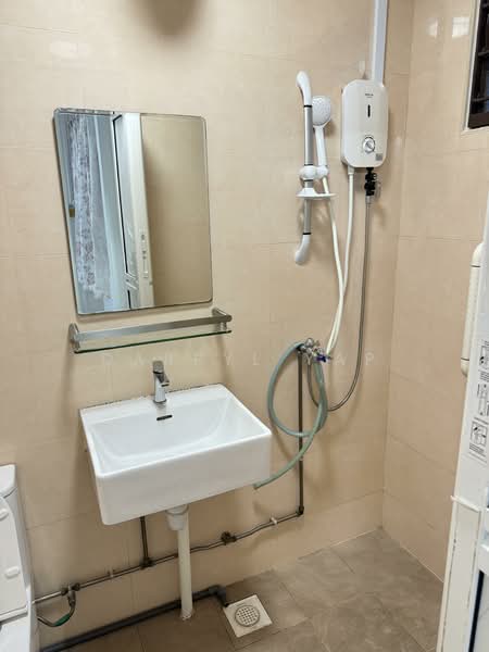 860 Yishun Avenue 4 HDB Flat For Sale at S$ 788,000 | PropertyGuru Singapore - Bathroom
