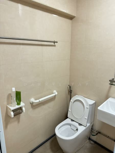 860 Yishun Avenue 4 HDB Flat For Sale at S$ 788,000 | PropertyGuru Singapore - Bathroom