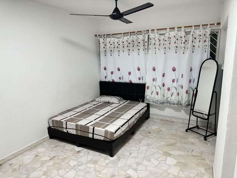 860 Yishun Avenue 4 HDB Flat For Sale at S$ 788,000 | PropertyGuru Singapore - Bedroom
