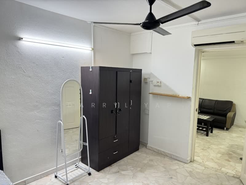 860 Yishun Avenue 4 HDB Flat For Sale at S$ 788,000 | PropertyGuru Singapore - Bedroom