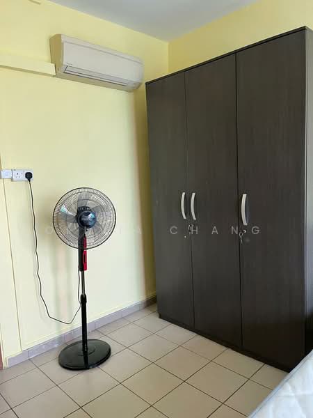 Warbrobe, Aircon, Fan