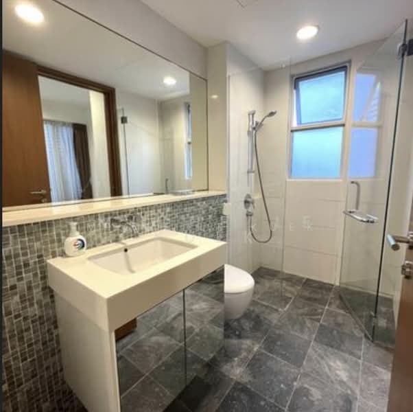 RV Suites Apartment For Sale at S$ 2,300,000 | PropertyGuru Singapore - Bathroom