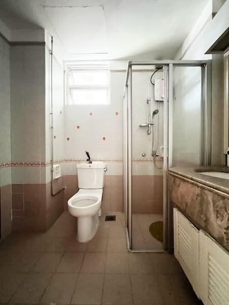 Changi Court Condominium For Sale at S$ 1,280,000 | PropertyGuru Singapore - Bathroom