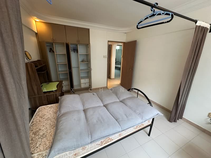 277 Tampines Street 22 HDB Flat For Sale at S$ 608,000 | PropertyGuru Singapore - Bedroom