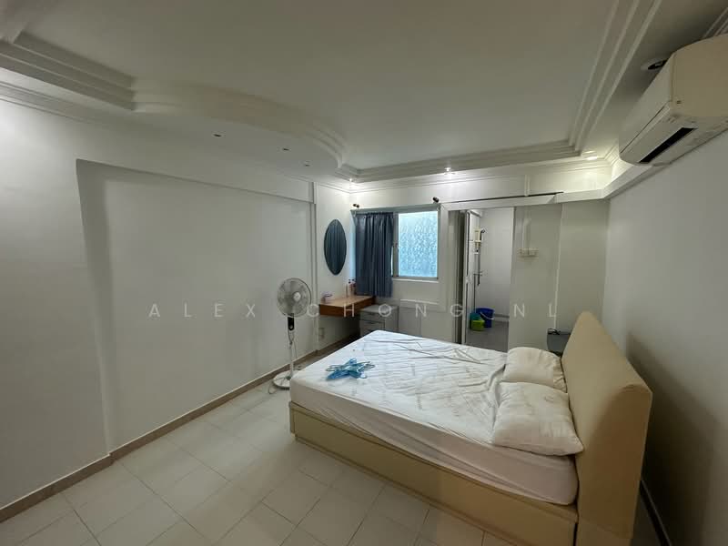 277 Tampines Street 22 HDB Flat For Sale at S$ 608,000 | PropertyGuru Singapore - Bedroom