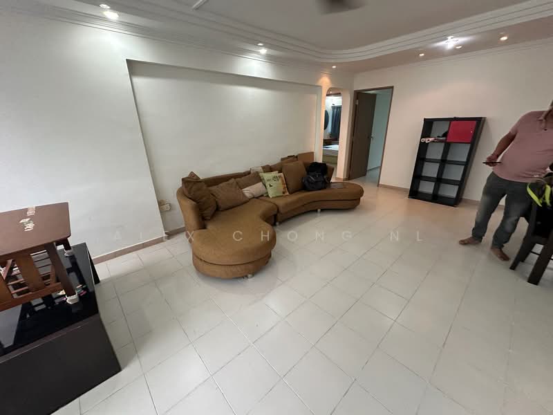 277 Tampines Street 22 HDB Flat For Sale at S$ 608,000 | PropertyGuru Singapore - Living Room