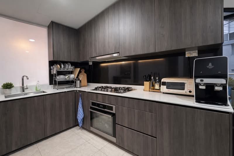 iNz Residence Condominium For Sale at S$ 2,688,888 | PropertyGuru Singapore - Kitchen