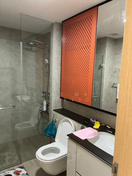The Tre Ver Condominium For Sale at S$ 1,050,000 | PropertyGuru Singapore - Bathroom