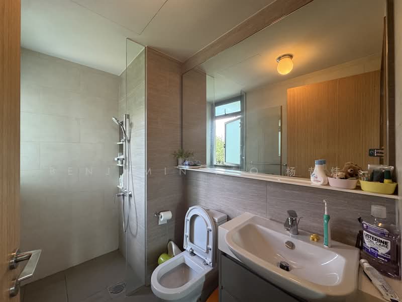 The Glades, 12 Bedok Rise, 3 Bedrooms, 840 sqft, Condominium For Rent, by Benjamin Yeo 杨昔炜, 500069557 - Bathroom - PropertyGuru.com.sg