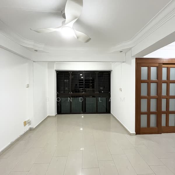 722 Tampines Street 72 HDB Flat For Sale at S$ 800,000 | PropertyGuru Singapore - Living Room