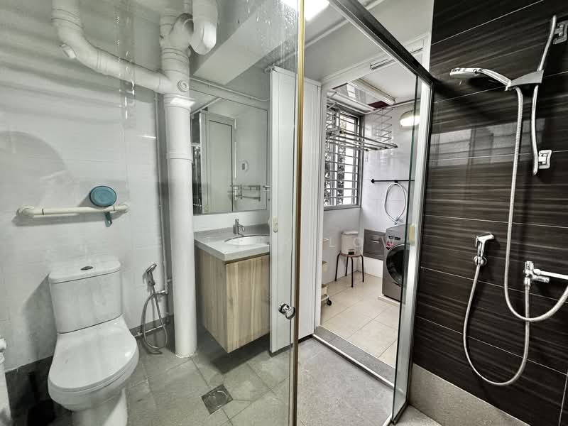 405 Tampines Street 41, 405 Tampines Street 41, 4 Bedrooms, 1,480 sqft, HDB Flat For Rent, by Esther Low, 500069585 - Bathroom - PropertyGuru.com.sg