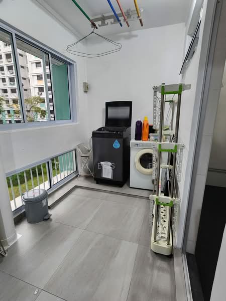 896C Woodlands Drive 50 HDB Flat For Sale at S$ 638,000 | PropertyGuru Singapore - Balcony