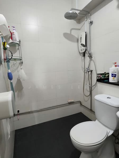 896C Woodlands Drive 50 HDB Flat For Sale at S$ 638,000 | PropertyGuru Singapore - Bathroom