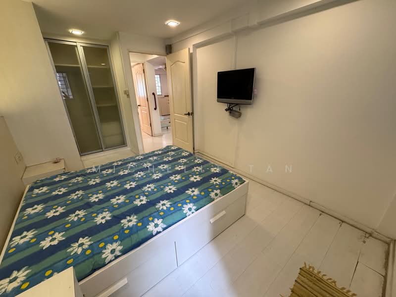 118 Ang Mo Kio Avenue 4, 118 Ang Mo Kio Avenue 4, 2 Bedrooms, 797 sqft, HDB Flat For Sale, by Michelle Tan, 500069608 - Bedroom - PropertyGuru.com.sg