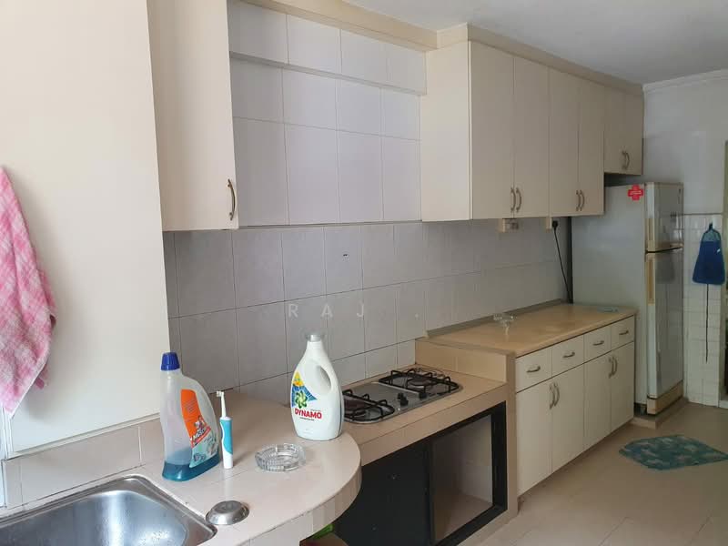 402 Bedok North Avenue 3, 402 Bedok North Avenue 3, 3 Bedrooms, 1,200 sqft, HDB Flat For Rent, by Raj ., 500069611 - Kitchen - PropertyGuru.com.sg