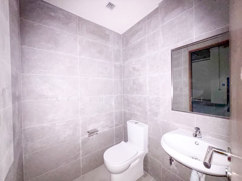 Stellar @ Tampines, 12 Tampines North Drive 4, 1,647 sqft, Factory / Workshop (B2) For Rent, by Graycin Wang Wei Ru, 500069625 - Bathroom - CommercialGuru.com.sg