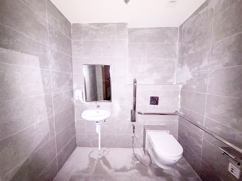 Stellar @ Tampines, 12 Tampines North Drive 4, 1,647 sqft, Factory / Workshop (B2) For Rent, by Graycin Wang Wei Ru, 500069625 - Bathroom - CommercialGuru.com.sg