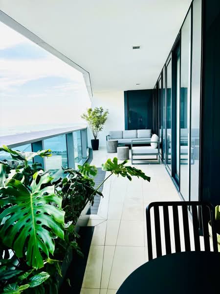 Marina Bay Suites Apartment For Sale at S$ 5,500,000 | PropertyGuru Singapore - Balcony
