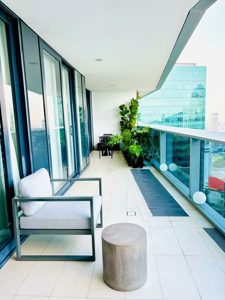 Marina Bay Suites Apartment For Sale at S$ 5,500,000 | PropertyGuru Singapore - Balcony