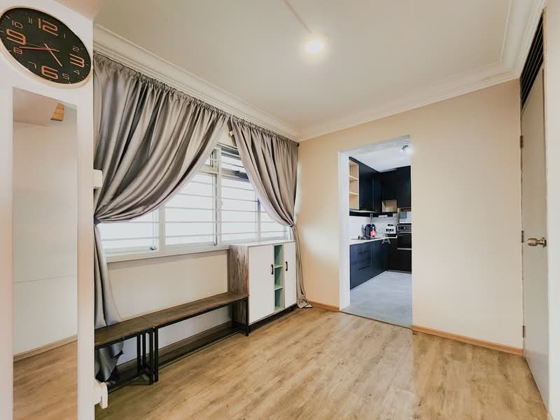 847 Jurong West Street 81 HDB Flat For Sale at S$ 530,000 | PropertyGuru Singapore - Living Room