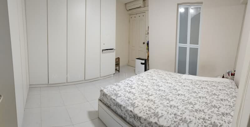 510 Pasir Ris Street 52 HDB Flat For Sale at S$ 988,000 | PropertyGuru Singapore - Master Bedroom w attached bath