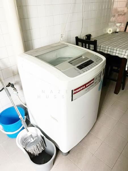 416 Ang Mo Kio Avenue 10, 416 Ang Mo Kio Avenue 10, 3 Bedrooms, 796 sqft, HDB Flat For Rent, by Nazeer Hussain, 500069681 - Washing Machine - PropertyGuru.com.sg