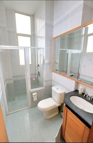 University Park, 6 University Walk, 5 Bedrooms, 3,700 sqft, Semi-Detached House For Rent, by Desmond Lian, 500069694 - Bathroom - PropertyGuru.com.sg