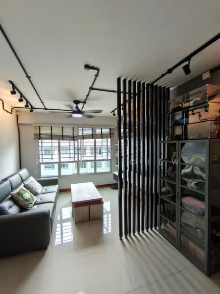 673A Edgefield Plains HDB Flat For Sale at S$ 660,000 | PropertyGuru Singapore - Living Room