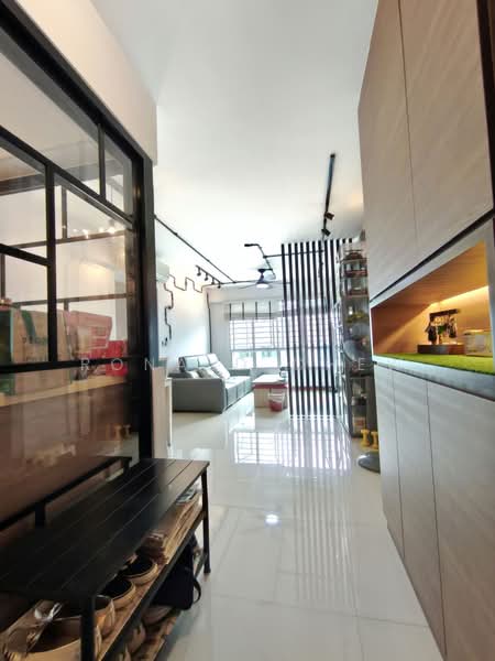 673A Edgefield Plains HDB Flat For Sale at S$ 660,000 | PropertyGuru Singapore - Living Room