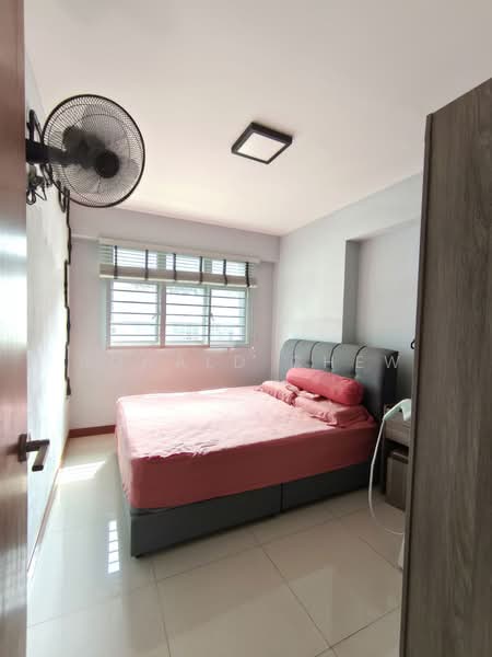 673A Edgefield Plains HDB Flat For Sale at S$ 660,000 | PropertyGuru Singapore - Bedroom