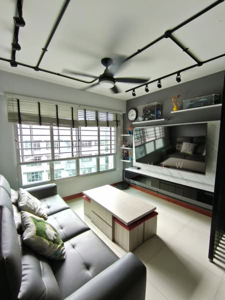 673A Edgefield Plains HDB Flat For Sale at S$ 660,000 | PropertyGuru Singapore - Living Room