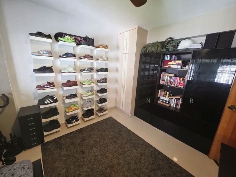 868 Woodlands Street 83 HDB Flat For Sale at S$ 839,000 | PropertyGuru Singapore - Bedroom