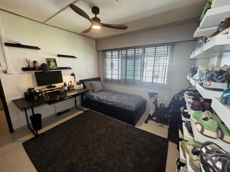 868 Woodlands Street 83 HDB Flat For Sale at S$ 839,000 | PropertyGuru Singapore - Bedroom