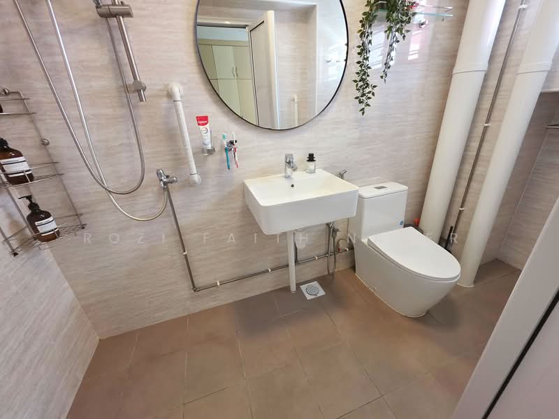 868 Woodlands Street 83 HDB Flat For Sale at S$ 839,000 | PropertyGuru Singapore - Bathroom