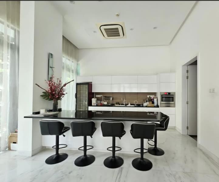 ✨ Mansion with 9 Huge Ensuites, Pool & Lift / SCGS / Stevens MRT ✨ Semi-Detached House For Sale at S$ 23,000,000 | PropertyGuru Singapore - Kitchen