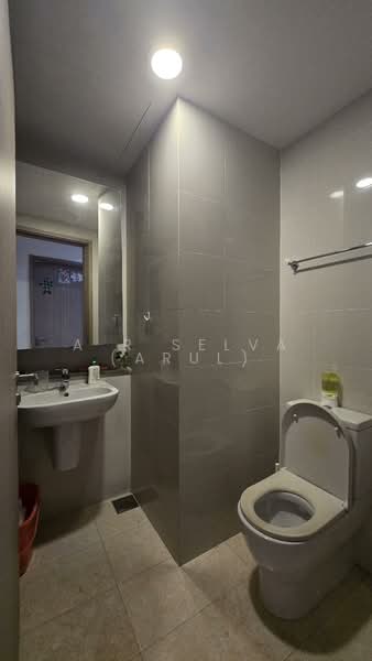Flamingo Valley, 460 Siglap Road, 2 Bedrooms, 818 sqft, Condominium For Rent, by A R Selva (Arul), 500069752 - Bathroom - PropertyGuru.com.sg