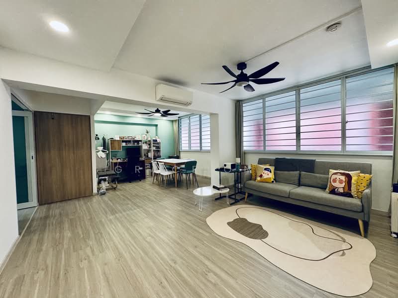 451 Sin Ming Avenue HDB Flat For Sale at S$ 850,000 | PropertyGuru Singapore - Living Room